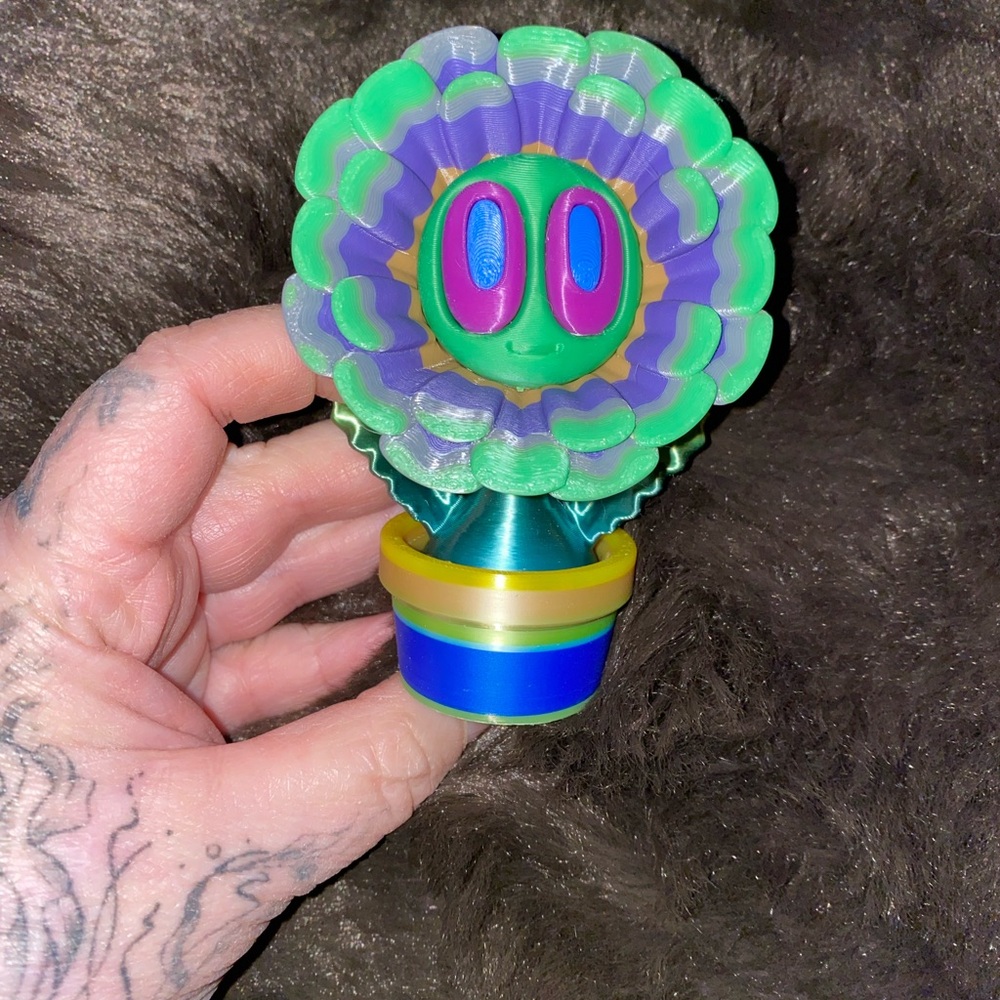 NWOT Colorful 3D print blob Flower Figurine